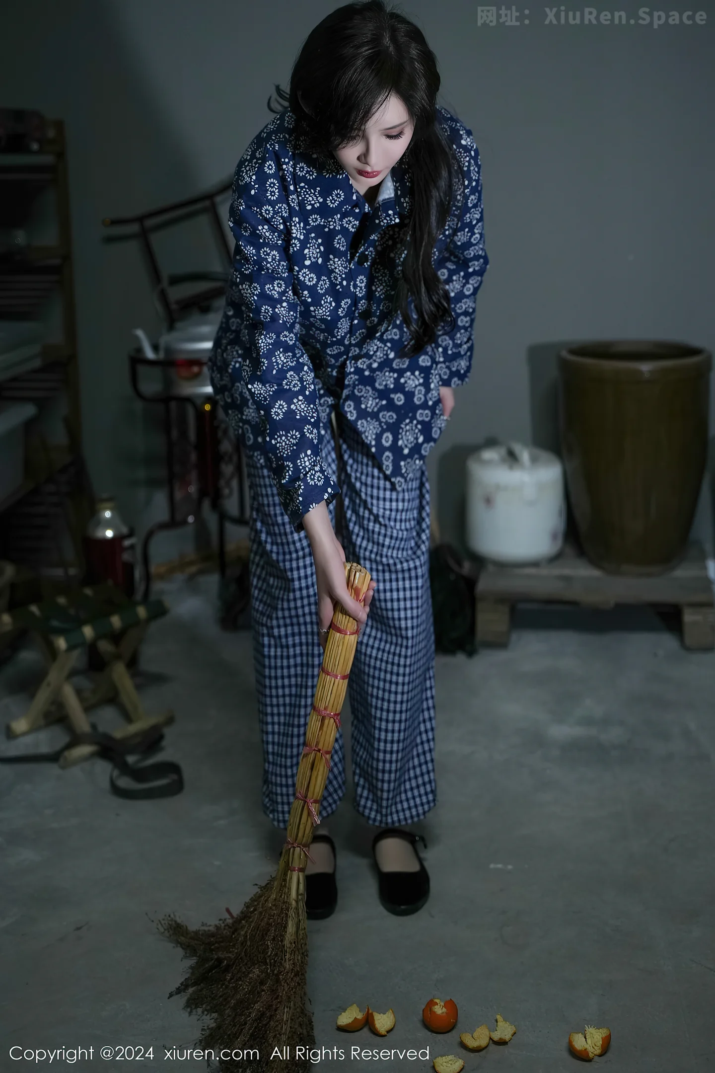 图片[3]-[XiuRen秀人网]VOL.7915 女神Carol周妍希宿舍拍摄私房床上超薄肉丝秀翘臀美腿诱惑写真86P-秀人网官方网站